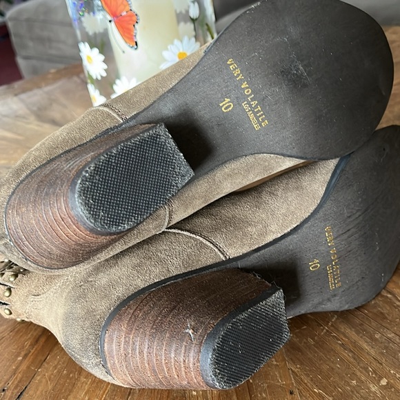 VERY VOLATILE SUEDE PULL ON BOOTIES/Size 10 - Picture 10 of 11